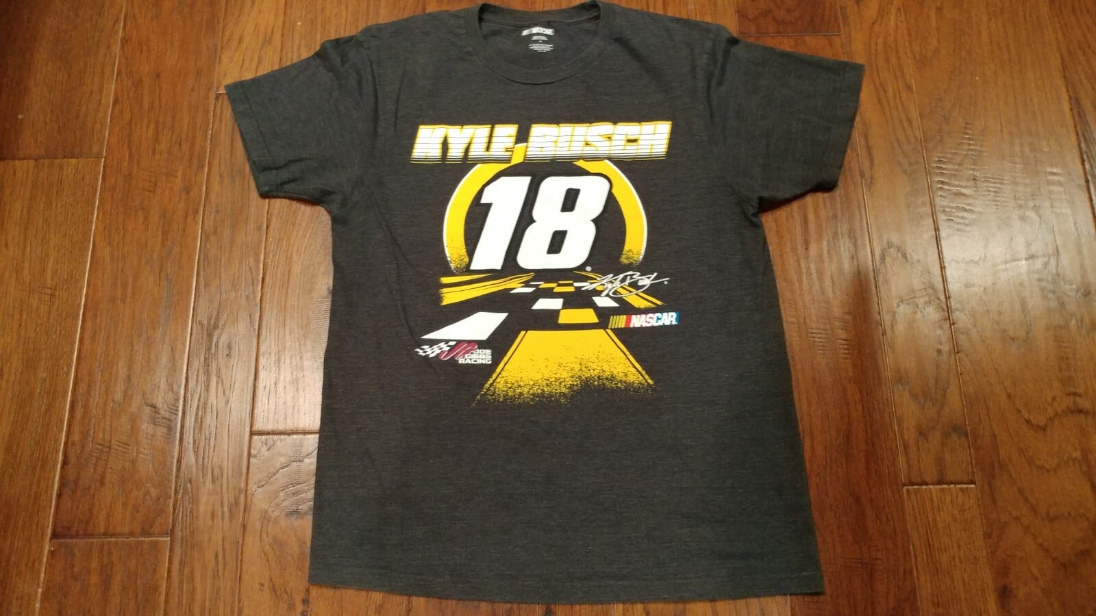 Kyle Busch #18 Nascar Racing Joe Gibbs Racing Gray T-Shirt Size Medium Used