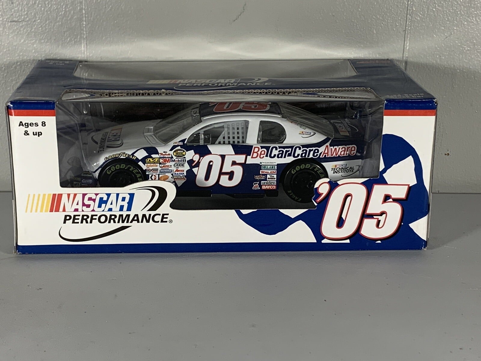 Action Collectibles NASCAR Performance 2005 - 1:24 Diecast Stock Car