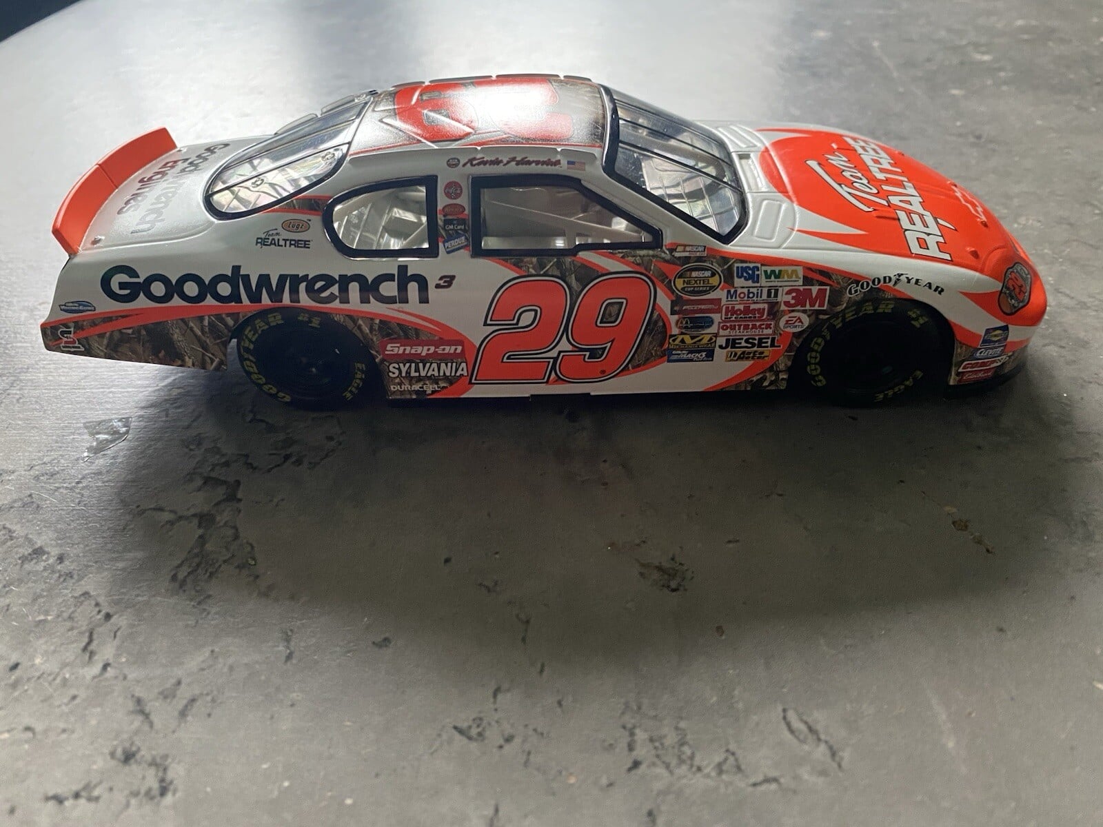 2004 Kevin Harvick #29 Team Realtree/GM Goodwrench Nascar Action 1:24 Diecast